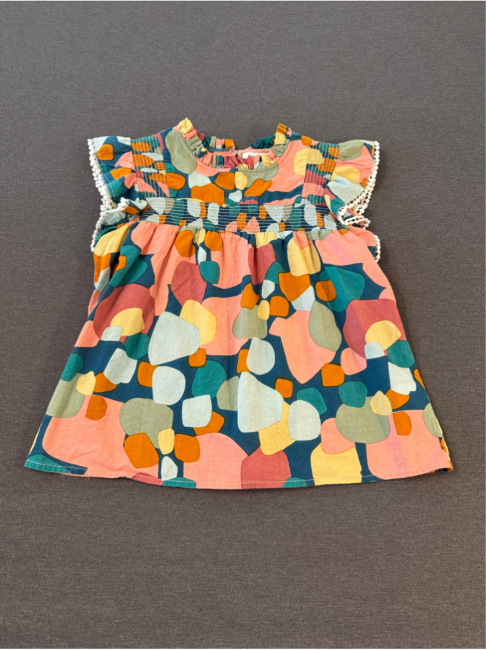 THML Abstract Geometric Ruffle Neck Flutter Sleeve Top Small Excellent Condition - Picture 5 of 7
